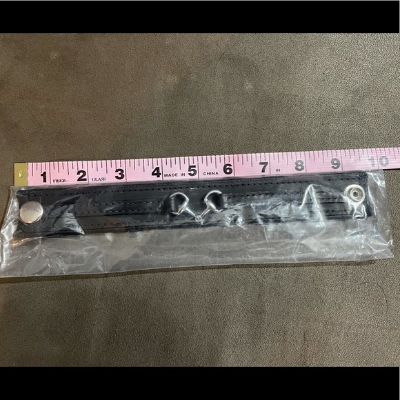 BNWT Black Padded Snaffle Bit Snap Closure Bracelet - Picture 2 of 3